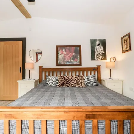 Down The Rabbit Hole * Μπρίστολ