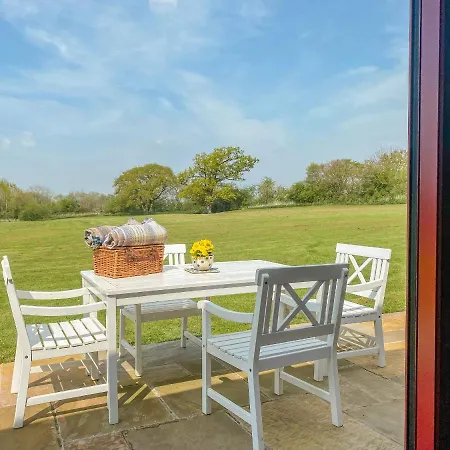 Down The Rabbit Hole Nyaraló