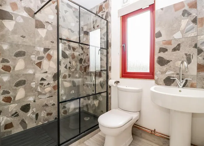 Nyaraló Down The Rabbit Hole *