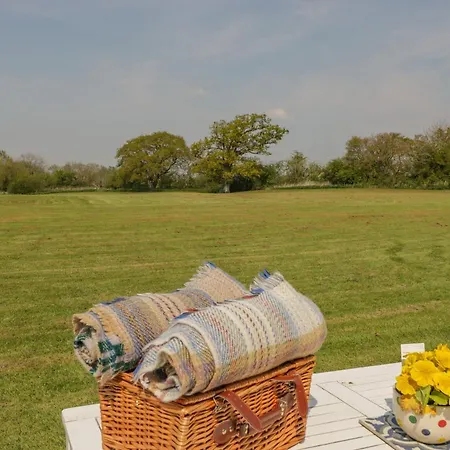 בית נופש Down The Rabbit Hole *